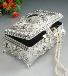 Boîte à bijoux en métal décorative Fresh Arrival pour transformer votre collection de bijoux en design de luxe - Product Image 5