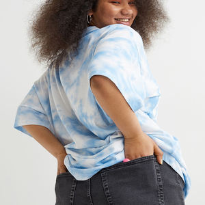 Alta calidad logotipo personalizado impresión mujer camiseta al por mayor cuello en V pantalones cortos manga camisetas - Product Image 2