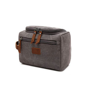 Sac de maquillage de voyage en toile de coton vintage durable personnalisé avec fermeture à glissière pour une utilisation conviviale pour les hommes - Product Image 1