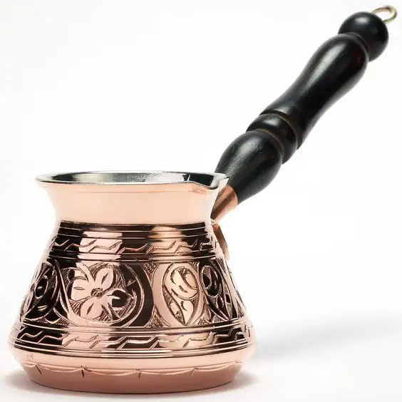 魅力的なデザインの彫刻仕上げ銅ミルクポット形状の銅コーヒーとミルクポットをカスタマイズ