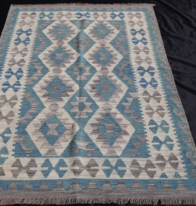 พรมคิลิมสีเทาอมเขียวทอมือ ลายเรขาคณิตสีน้ำเงินขาว ทอแบบแบนด้วยขนสัตว์ สำหรับตกแต่งห้องนั่งเล่นและห้องนอน - Product Image 1