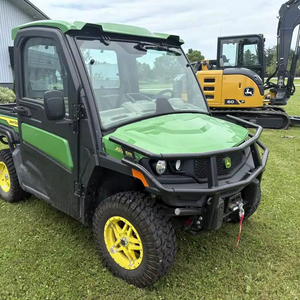 Vehículo Utilitario John Deere Gator XUV 835R 4WD Manual de 2 Tiempos, Más de 250cc, Gasolina/Diésel, Certificado por la EPA y la CEE, Duradero y de Alto Rendimiento - Product Image 1