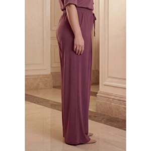 Pantalones de Mujer Talla Grande con Cintura Elástica, Cordones y Pliegues Delanteros, Color Borgoña - Product Image 2
