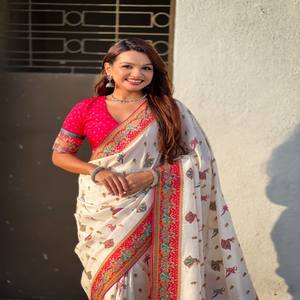 Sari de Seda Viscosa Pura VASTRA COTTAGE, Tradicional Meenakari, Pallu Tejido con Zari, Borde de Arte Popular con Blusa de Brocado en Contraste - Product Image 4