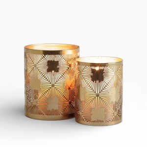 Porte-bougie élégant en métal doré avec motif en forme d'éventail Art déco et pieds décoratifs - Product Image 3