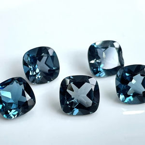 Topaze bleue de Londres naturelle de qualité supérieure 4mm coupe coussin à facettes excellente qualité-Topaze de coussin bleue de Londres supérieure - Product Image 1