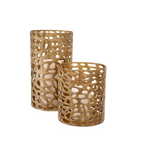 Portavelas votivo de metal Premium hecho a mano adecuado para iluminación de balcones, patios y ambientes interiores o exteriores - Product Image 1