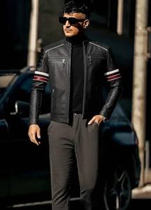 Chaqueta de Motociclista Estilo Moto Ajustada para Hombre en Cuero Vacuno Negro con Mangas a Rayas - Product Image 5