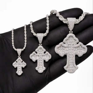 Colgante Royal Cross Iced con Moissanita, Plata 925, Corte Baguette, Joyería Gótica, Regalo al por Mayor y Económico - Product Image 1