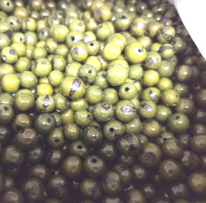 Cuentas de Açaí Verde Oliva Hechas a Mano – Cuentas Artesanales Ecológicas para Collares, Pulseras y Pendientes - Product Image 1