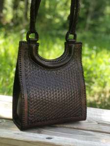 กระเป๋าถือสไตล์วินเทจแบบโบโฮสำหรับผู้หญิง ทำจากหนังแท้ 100% ลายดอกไม้แกะสลักด้วยมือ น้ำหนักเบา หูหิ้วเดี่ยว - Product Image 4