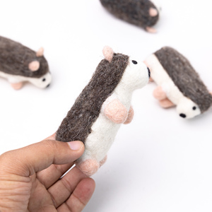 Fieltro de lana Criaturas del bosque Adorno de erizo borroso móvil para decoraciones de fiesta Regalos de erizo Adorno móvil - Product Image 5