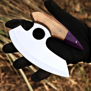 Pequeño cortador de pizza personalizado forjado a mano y regalo perfecto para cumpleaños y Año Nuevo para él. - Product Image 1