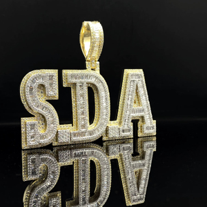 Pendentif en acier inoxydable de style célébrité personnalisé avec diamants glacés Hip Hop avec couleurs personnalisables - Product Image 1