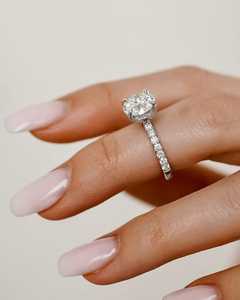 แหวนทองคำขาว14K แหวน VS1กลม2.00CT ไพ่คนเดียวพร้อมเน้นเสียงแหวนหมั้นเพชรจำลองแหวนแต่งงานสำหรับเธอ - Product Image 4