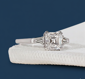 แหวนหมั้นเพชรทรง Asscher 1.94 กะรัต ชุบทอง 14K ชุบโรเดียม เพชรเลี้ยงในห้องปฏิบัติการ ระดับความสะอาด VVS2 สี F ได้รับการรับรองจาก IGI สีเหลือง/ชมพู ขายส่ง คุณภาพดี - Product Image 2