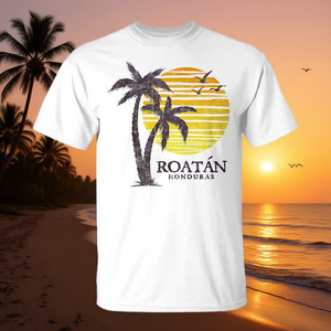 Camiseta con Diseño Vintage de Recuerdo del Atardecer en la Playa de Roatán, Honduras - Product Image 3