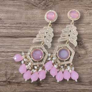 Boucles d'oreilles pour femmes plaqué or de style traditionnel Design époustouflant Perlé Ombre Pierre Perle Bijoux de mode Grossiste en alliage de zinc - Product Image 2