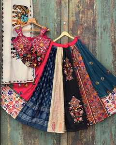 Diseñador hecho a mano estilo Bollywood Patchwork Lehenga Choli Dupatta Ropa Étnica india tradicional para looks de boda festivos - Product Image 4