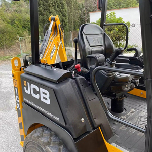 JCB 1CX Mini Tractopelle | Chargeuse-Pelleteuse Compacte et Excavatrice à Direction à Glissement | Machine de Construction Polyvalente - Product Image 2