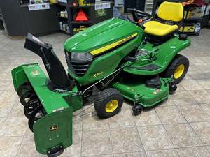 Tracteur de jardin multifonctionnel professionnel à essence avec tondeuse autoportée verte, accessoire lame à neige et bac de ramassage arrière 200L - Product Image 1