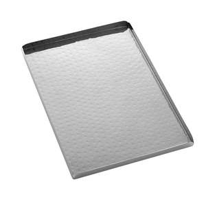 Bandeja de servicio de metal con acabado dorado, plato hecho a mano de excelente calidad, bandeja de servicio de metal elegante al por mayor con estilo clásico - Product Image 2