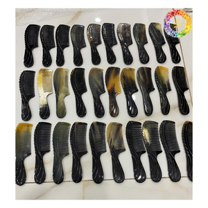 Peine de cuerno natural de Vintage Craft, peine de pelo de cuerno de búfalo hecho a mano, peine de barba de diseño inspirado en la Edad Media antiestático regalo - Product Image 1