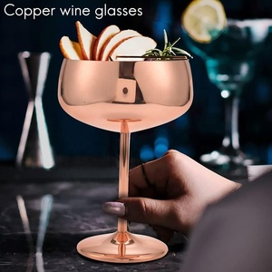 Verre à cocktail en cuivre Divris à long pied, design moderne, fait main, écologique, capacité 12/14/16 oz, pour fêtes et vin - Product Image 3