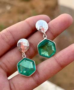 Boucles d'oreilles hexagonales en cristal émeraude en argent sterling 925 pour femmes pour mariage ou fête - Product Image 2