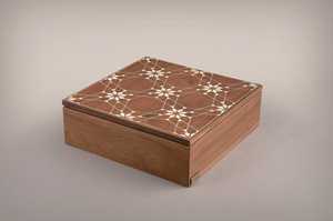 Caja de Lacado con Incrustaciones de Caligrafía Árabe de Lujo y Madreperla para Decoración - Product Image 4