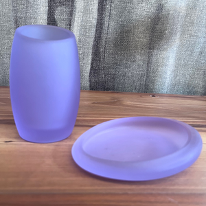 Ensemble de deux pièces en verre de Murano violet givré, fabriqué en Italie, comprenant un porte-savon ou un porte-bijoux et un distributeur de savon liquide, fabriqué en Italie - Product Image 2