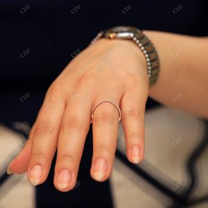 Anillo de Bodas de Moissanita Creada en Laboratorio Ligeramente Curvado, Certificado por GRA, Anillo de Mujer, Oro Rosa Sólido de 14K, Joyería Personalizada - Product Image 2