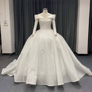 ANY260 Vestido de Novia Moderno y Elegante con Escote Corazón, Lentejuelas, Apliques Florales de Encaje, Largo hasta el Suelo y Cola Capilla - Product Image 1