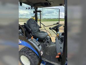 Tracteur à roues NewHol.land Workmaster 25S, 24 CV, 4 roues motrices, transmission par engrenages avec chargeur frontal, haute productivité, prêt pour la vente en gros - Product Image 5