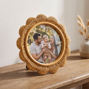 Cadre photo en rotin fait main, ovale, festonné, support de table en bois, pour affichage vertical de portraits de famille - Product Image 3