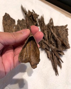 Bois d'agar de haute qualité: améliorez votre expérience aromatique - Product Image 2