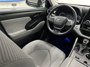 Toyota Highlander L FWD SUV/Crossover 2023 Negro Metálico Medianoche, Automático, Cuero, Usado en Excelentes Condiciones y a un Precio Increíble - Product Image 3