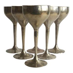 Gobelet à pied en acier inoxydable incassable au design moderne, verre en métal portable pour champagne et vin rouge - Product Image 1