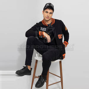 Veste universitaire pour hommes, blouson aviateur rétro élégant pour équipe sportive, club universitaire et streetwear, look décontracté - Product Image 1