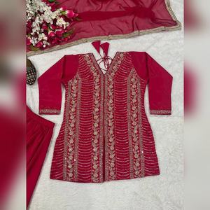 Salwar kameez en coton exclusif avec un haut à richement brodé et un palazzo avec un dupatta assorti pour les sorties décontractées, vente en gros - Product Image 5
