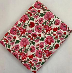 L'immagine del tessuto si presenta come un pezzo di qualità di blocco di cotone stampato per fare come un abito questo tessuto funzionerebbe bene - Product Image 1