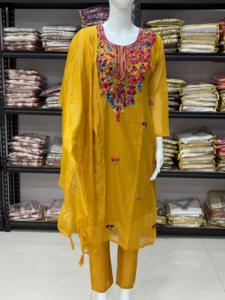 Elegante conjunto de pantalones Kurti para mujer Dupatta con trabajo de hilo de mano detallado y secuencia Ideal para trajes de fiesta tradicionales - Product Image 3