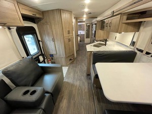 Used 2025 W-i-n-n-e-b-a-g-o Sunstar 33K ready to sell - Product Image 4