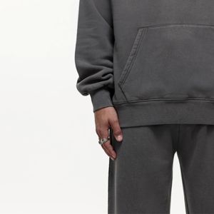 รับเสื้อฮู้ดโอเวอร์ไซส์แบบวินเทจของคุณทันสมัยพร้อมโลโก้และการออกแบบที่กำหนดเองสำหรับผู้ชายและผู้หญิง - Product Image 4