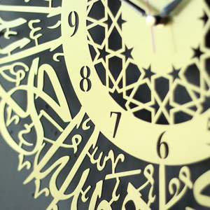 Calligraphie arabe élégante Surah Al Iklas Horloge murale silencieuse en métal islamique Horloge design unique pour cadeau et décoration de la maison - Product Image 5