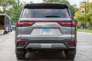 Lexus LX 600 2023 Usado, Motor V6 Twin-Turbo, Tracción en las Cuatro Ruedas, Paquete de Apariencia, Cámara Trasera sin Modificar, Emisión Euro III 8L - Product Image 6