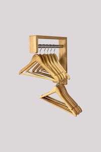 ไม้แขวนเสื้อไม้แท้ทำมือ เป็นมิตรกับสิ่งแวดล้อม ยั่งยืน แบบชั้นเดียว มีรอยบากและราวแขวนสำหรับชุดสูท-สไตล์บูติก - Product Image 6