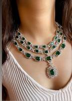 Ensemble de collier traditionnel en laiton multicouche inspiré de Sabyasachi, plaqué or 14 carats, avec couronne et émeraudes, haute qualité, pour mariage
