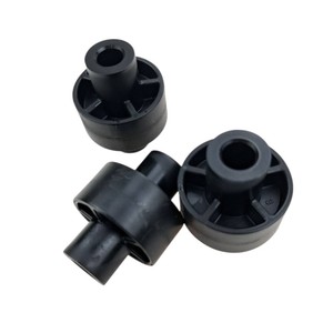 Rodillos de freno de plástico PP moldeados personalizados con canal en frío y producción OEM para un rendimiento de maquinaria duradero - Product Image 1