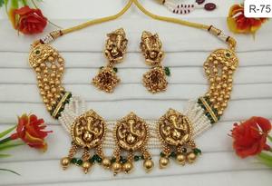 Conjunto de Joyería de Moda: Collar Choker y Pendientes de Latón con Diseño de Templo Indio para Boda, Compromiso, Fiesta o Aniversario - Product Image 2